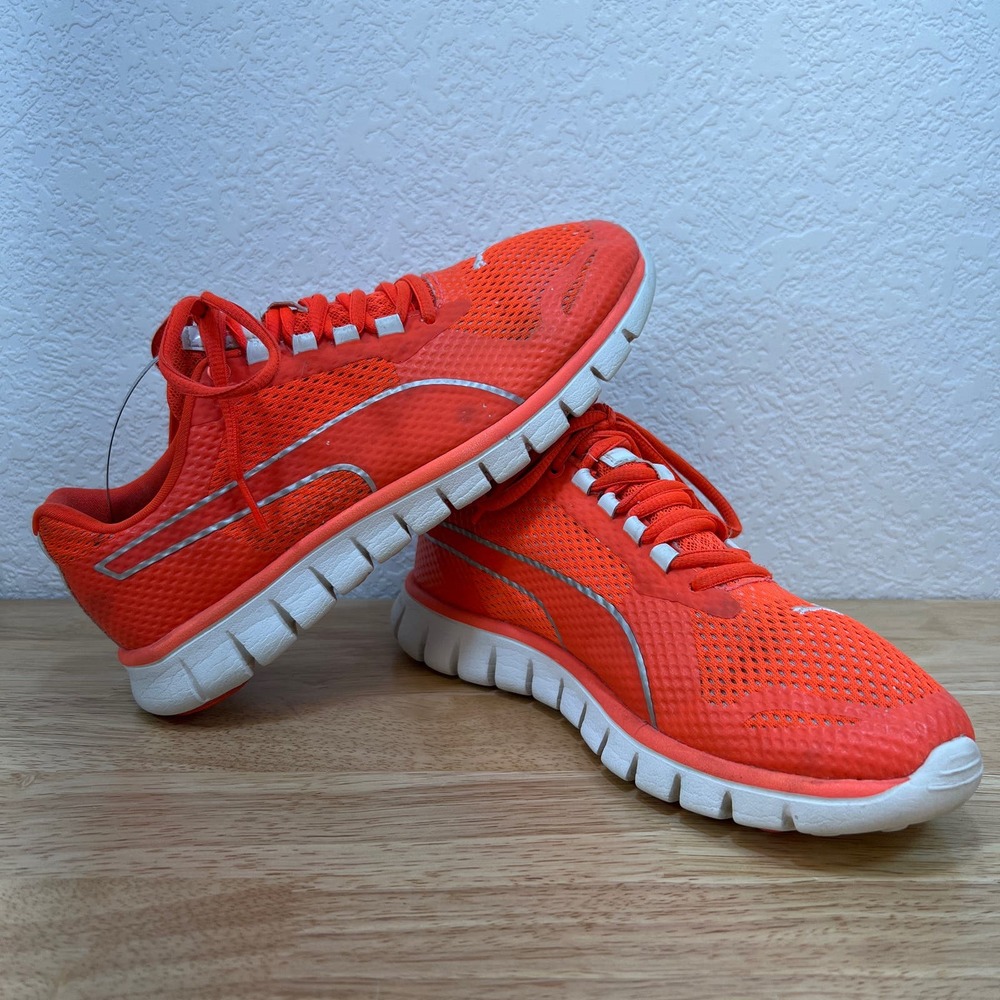 PUMA Athletic shoes size 6.5‎